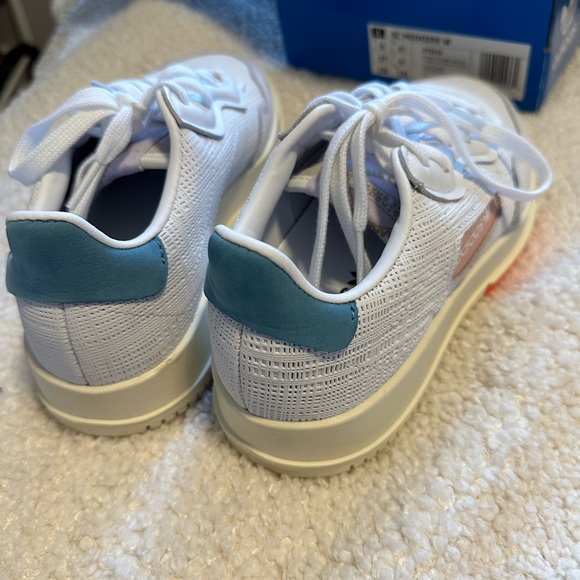*Sold* Adidas sneakers. Never worn - Picture 6 of 12